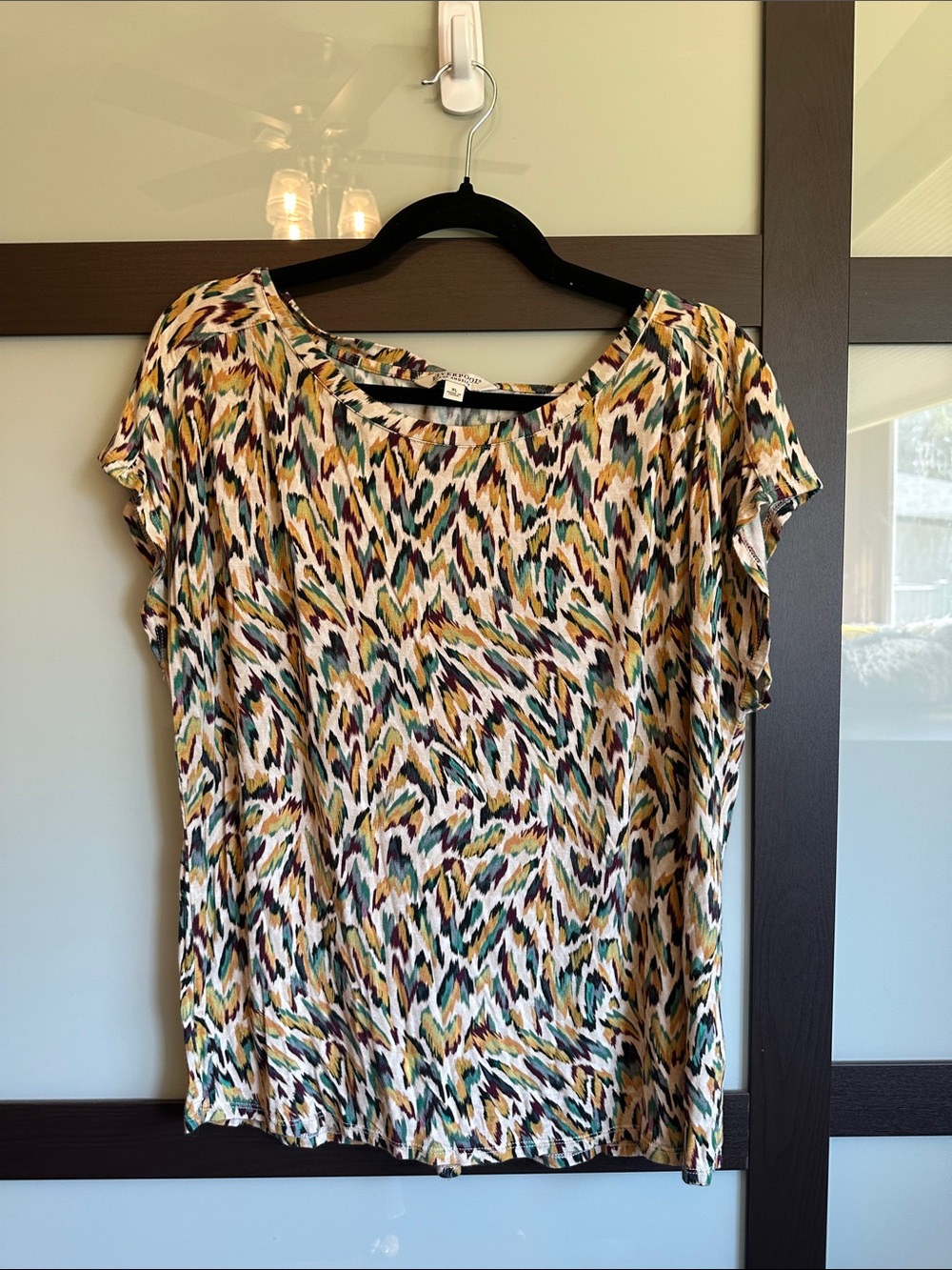 Liverpool Women’s Short Sleeve Scoop Neck Top in Multicolor Brushstroke Print